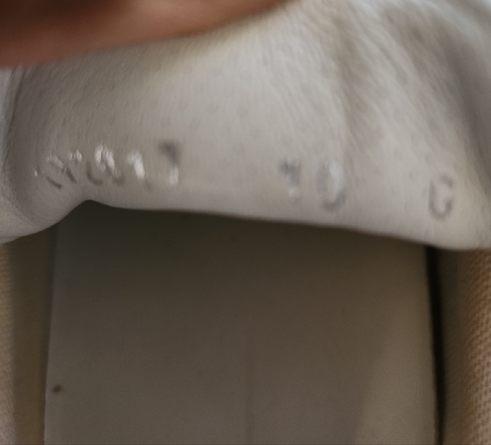 Gucci Tan and White Sneakers Classic Low-Top Design - Picture 6 of 6